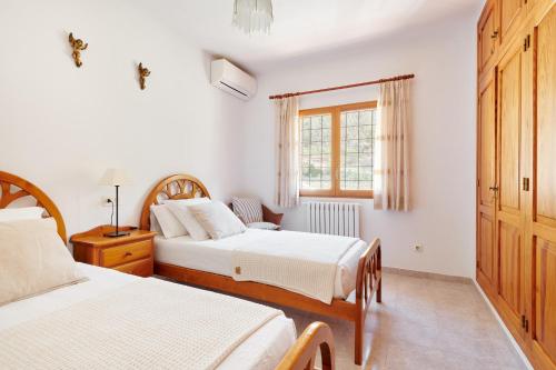 Casa para familias en Ibiza tesisinde bir odada yatak veya yataklar