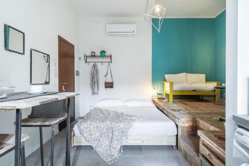 A bed or beds in a room at Cute Studio in Old Town by Holiday Solutions
