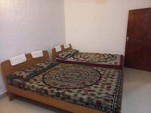 Postel nebo postele na pokoji v ubytování Mayura Rest Inn