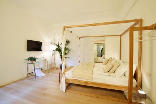 a bedroom with a bed with a wooden frame at Isola Memmia in Padova