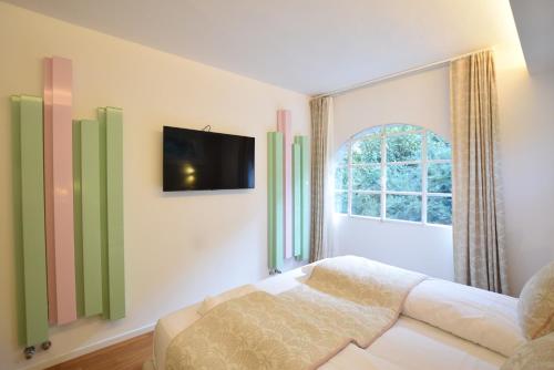 a living room with a bed and a window at Isola Memmia in Padova