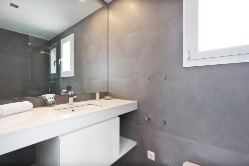 a bathroom with a sink and a mirror at Stay U-nique Apartments Taulat in Barcelona