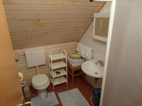 Ett badrum på Apartments Štros