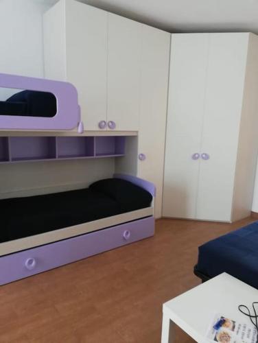a bedroom with a bunk bed and a table at La Quercia Fiorita in Trivolzio