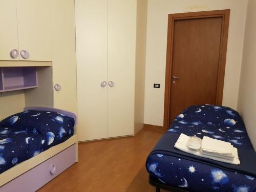 a bedroom with a bed with a blue comforter at La Quercia Fiorita in Trivolzio