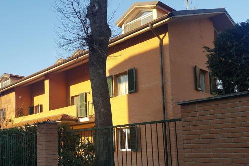 a large house with a tree in front of it at La Quercia Fiorita in Trivolzio