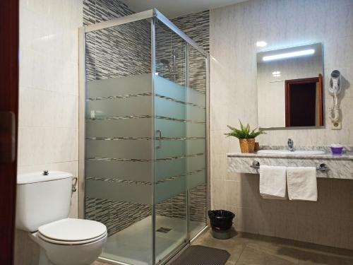 Koupelna v ubytování Hotel Marrodan Arnedillo