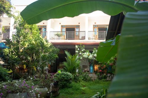 a garden in front of a house with plants at Garden Villa Talalla in Talalla