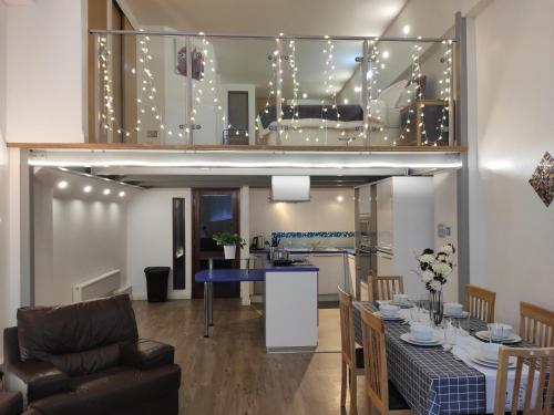 Kuchyň nebo kuchyňský kout v ubytování City Centre duplex 3rooms apartment with parking