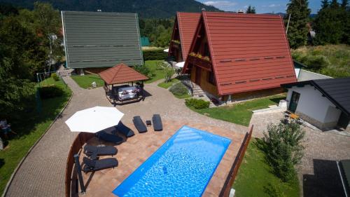 Runolist Mountain Resort - 3 Chalets with pool & spa near Risnjak