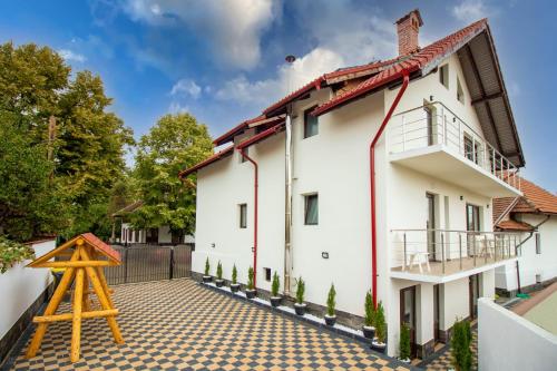 Bangunan di mana terletaknya rumah tamu ini
