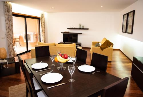 Stunning 2 Bedroom Apartment 500m to Luz Beach