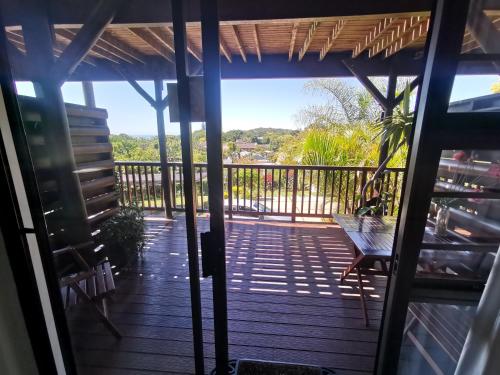 Ein Balkon oder eine Terrasse in der Unterkunft THE THATCH HIDE