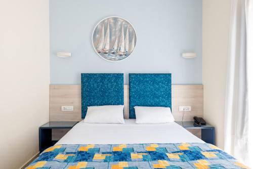 Byron Hotelにあるベッド