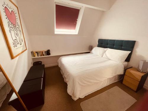 Postel nebo postele na pokoji v ubytování Mitre Court - Plymouth Barbican