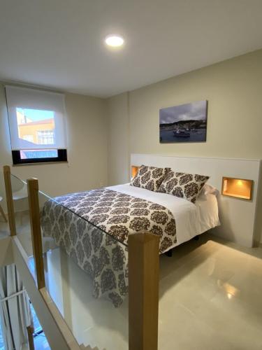 a bedroom with a bed and a window at Pousadas Mariñeiras,sl - AT "Camiño da Barca" in Muxia