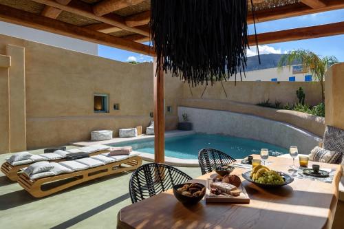 Bazén v ubytování Potamos Luxury House, Private Pool, Santorini nebo v jeho okolí