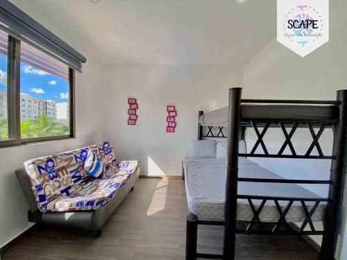 a bedroom with a bunk bed and a bunk bed at IDEAL & CÁLIDO apartamento de 3 PISOS ROOF & GYM in Cancún