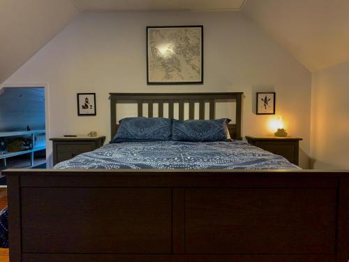 En eller flere senge i et værelse på The Loft At Hiltz House
