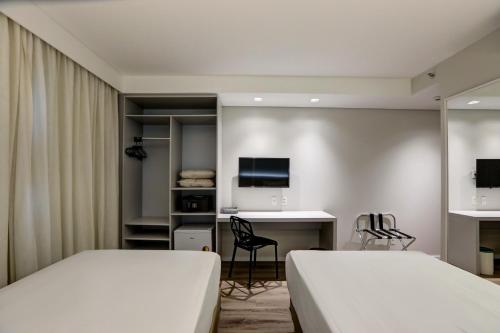 a kitchen with a white counter top and white cabinets at Comfort Hotel Guarulhos Aeroporto in Guarulhos