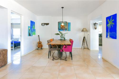 a dining room with a table and chairs at Sunny Palm Beach Villa in Palm-Eagle Beach