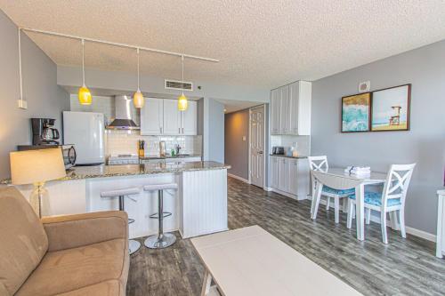 Modern Oceanfront Double Queen Apartment Sleeps 6! Ocean Forest Plaza 607