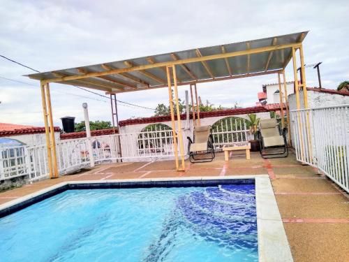 a swimming pool with a pergola on a house at Casa campestre arbelaez in Arbeláez