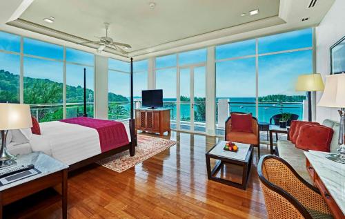 Säng eller sängar i ett rum på The Danna Langkawi - A Member of Small Luxury Hotels of the World