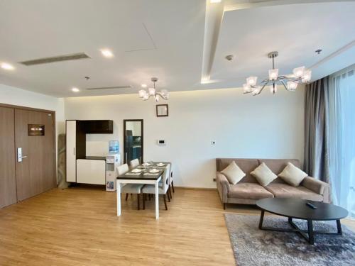 Area soggiorno di Vinhomes Metropolis Hanoi Apartment Hotel