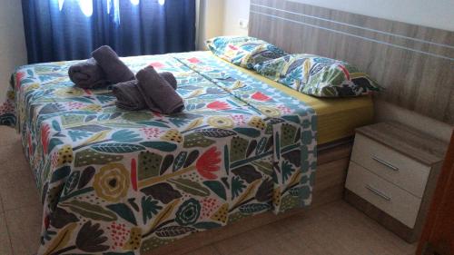 ベニドルムにあるBuena Vista 7のベッドルーム1室(テディベア2匹のベッド1台付)