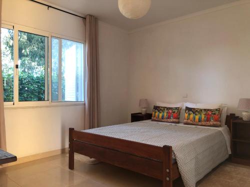 a bedroom with a bed and a large window at Quinta Santa Rita - Príncipe in Cascalheira