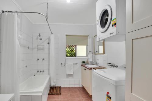 Ένα μπάνιο στο 16 Bigoon Road