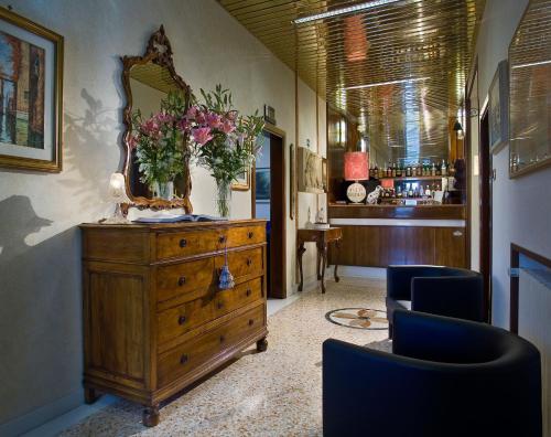 
a living room filled with furniture and decorations at Hotel Autostrada in Padova
