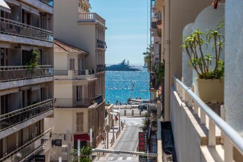 Large studio - 50m Cannes beach - terrace sea view