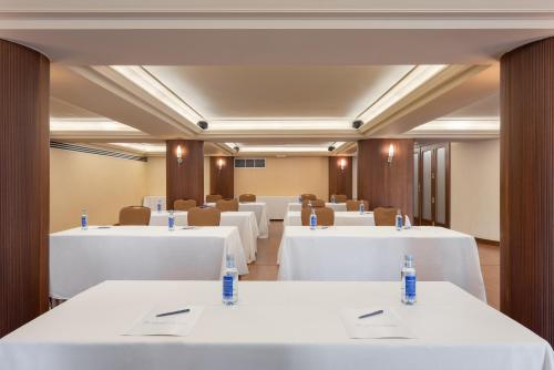 a conference room with white tables and chairs at Crisol Almirante Bonifaz in Burgos