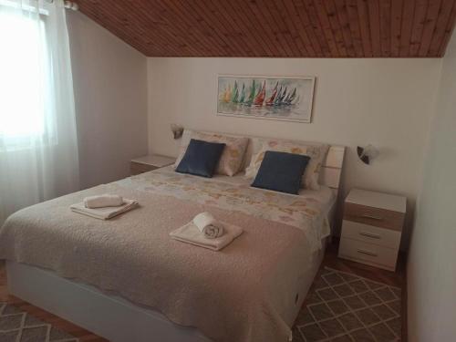 Postel nebo postele na pokoji v ubytování Apartment in Okrug Gornji with sea view, terrace, air conditioning, W-LAN 5045-1