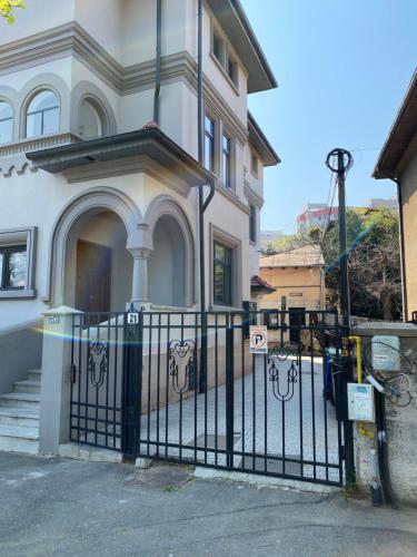 Studio Clucerului 8