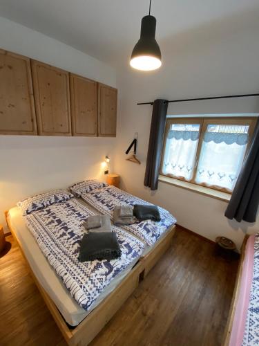 a bedroom with a bed and a window at Cesa Prinoth in Campitello di Fassa