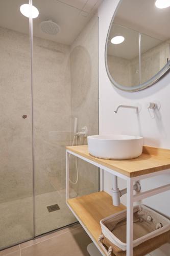 a bathroom with a sink and a shower at Slow Home Apartments in Valencia