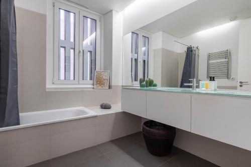 32 -Lovely 2 bedroom Apt in Principe Real