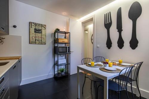 32 -Lovely 2 bedroom Apt in Principe Real