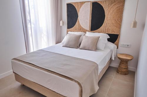 Llit o llits en una habitació de Slow Home Apartments