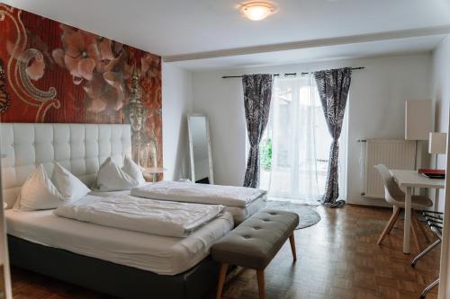Tempat tidur dalam kamar di Hotel Restaurant Römerhof