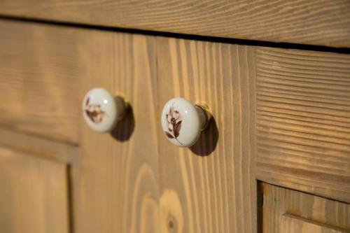 two white knobs on a wooden door at SINFONIE PUGLIESI LUXURY ROOM in Turi