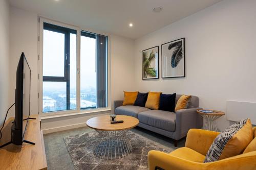 GuestReady - Modern 2BR Flat 6-mins Walk to Old Trafford Stadium