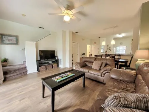 Family Getaway Townhome at Lake Berkley 15min to Disney photo 1