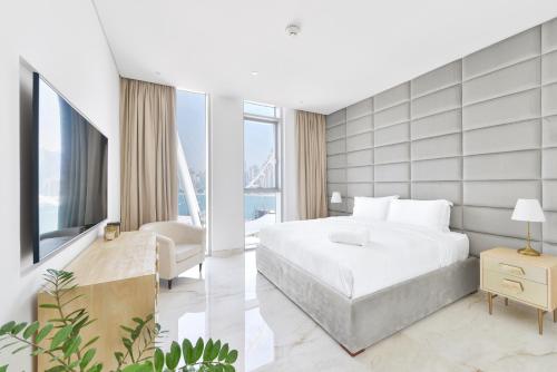 a hotel room with a bed and a tv at Contemporary and Spacious 2 BR in Bluewaters Island in Dubai