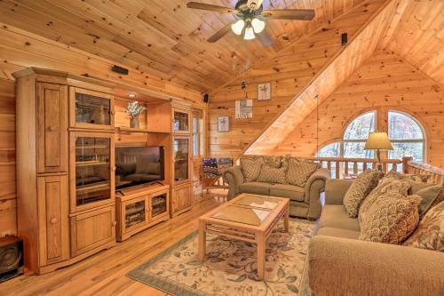 Woodsy Oasis with Fire Pit, Grill and Game Room!