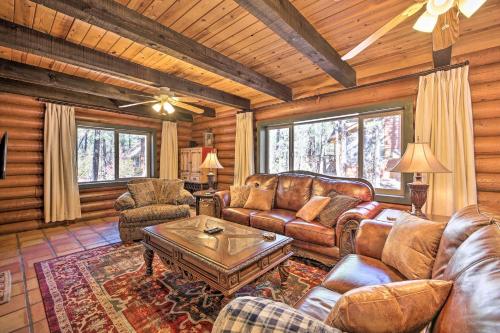 Pinetop Log Cabin Near Dining, Hiking and Golf!
