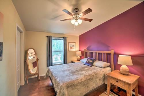 Un dormitorio con una cama y un ventilador de techo. en Hilltop Hideout with Peaceful Mountain Views, en Cleveland